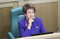 Сенатор поддержала идею об удаленке для родителей во время школьных каникул