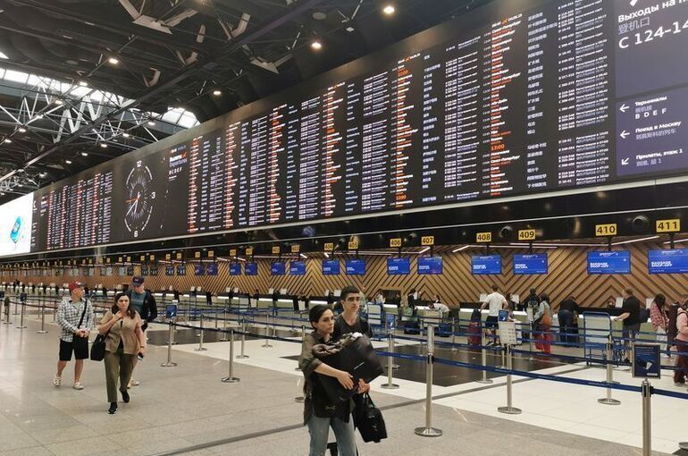 В трех аэропортах России ввели временные ограничения на полеты