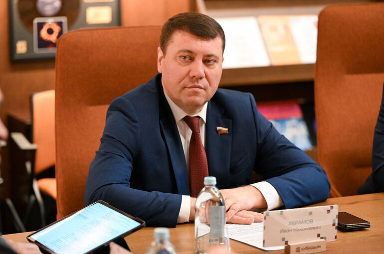 Сенатор Абрамов предложил упростить смену категории земель в России