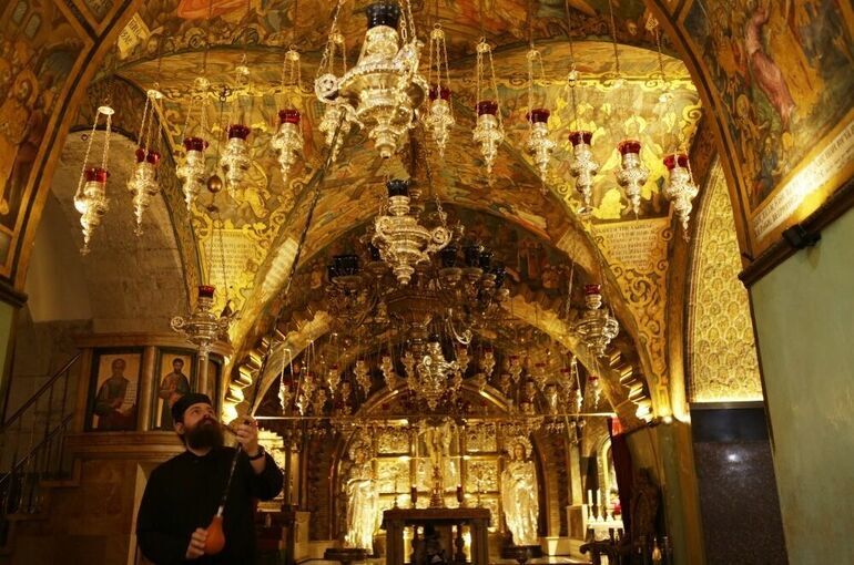 РИА Новости: Верующие смогут присутствовать на схождении Благодатного огня