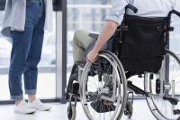 Для ухода за нетрудоспособными родственниками предложили давать 14 дней отпуска