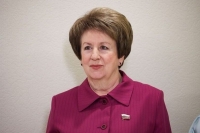 Сенатор Алтабаева выступила за введение ограничений на доступ детей к соцсетям