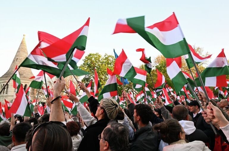 Ле Пен считает, что венграм стоит насторожиться из-за реакции ЕК на итоги выборов