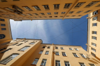 В Петербурге хотят убрать бары из дворов