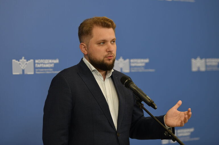 Депутат Чернышов призвал Минцифры тщательнее охранять данные подростков