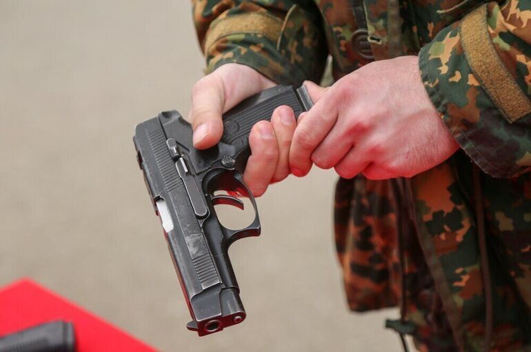 Управление спецпрограмм президента освободят от получения лицензии на оружие