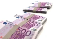 Еврокомиссия отложила выделение Киеву первых траншей из €90 млрд