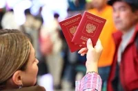 Госдума приняла закон об отмене записи о детях в загранпаспорте
