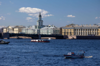 Город разведенных мостов открывает сезон навигации