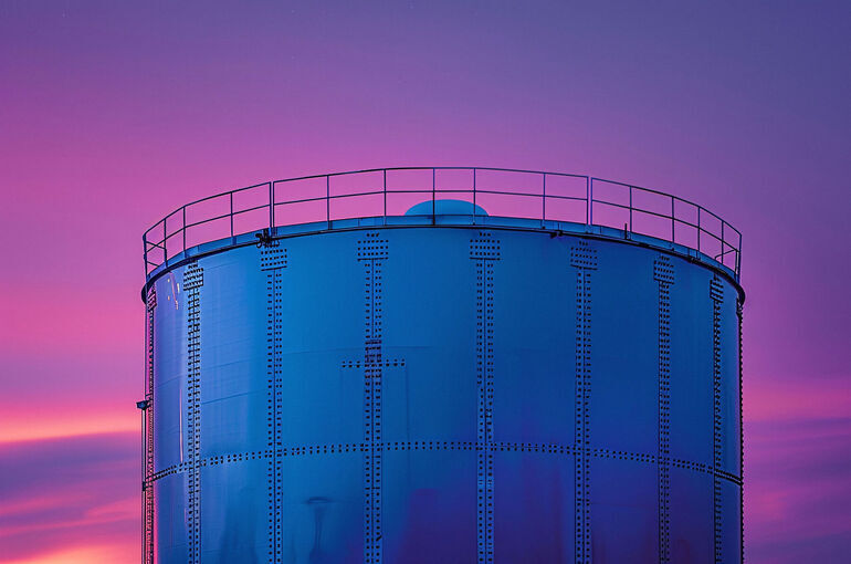 В МИД посоветовали россиянам не приближаться к нефтехранилищам на Ближнем Востоке