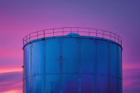 В МИД посоветовали россиянам не приближаться к нефтехранилищам на Ближнем Востоке