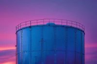 В МИД посоветовали россиянам не приближаться к нефтехранилищам на Ближнем Востоке