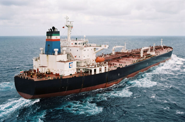 Fars: Иранский супертанкер прошел блокаду США в Ормузском проливе