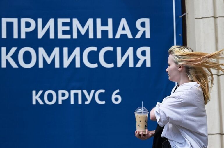 Вдовам участников СВО разрешат бесплатно поступать в вузы