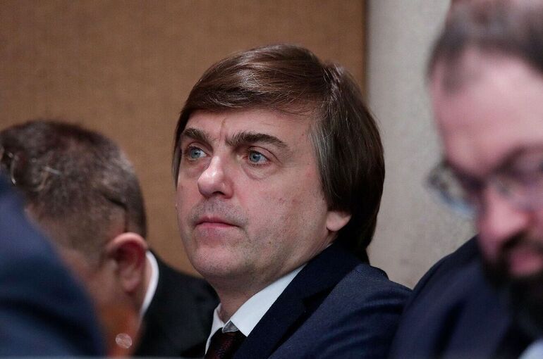 Минпросвещения не планирует вводить единую школьную форму