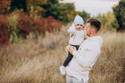 Школа пап для зумеров и отчеты по алиментам: артисты обсудили, как повысить роль отца