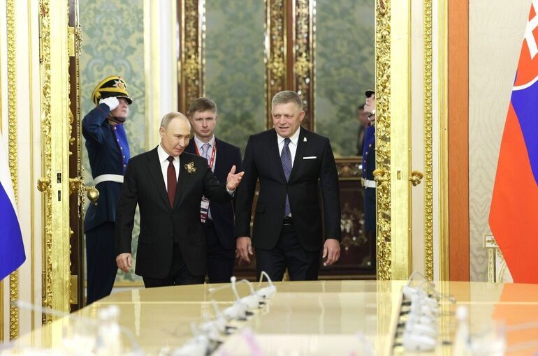 Фицо: Русские встают на колени, только чтобы завязать шнурки