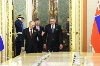 Фицо: Русские встают на колени, только чтобы завязать шнурки