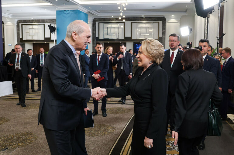 Матвиенко встретилась в Стамбуле со спикером парламента Турции