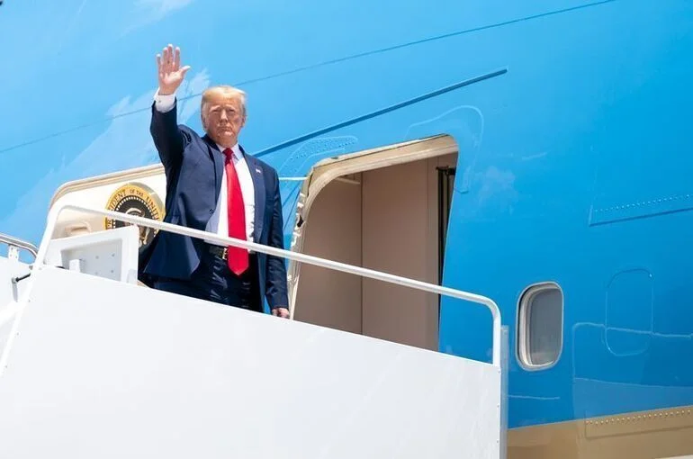 Трамп поблагодарил Иран за открытие Ормузского пролива
