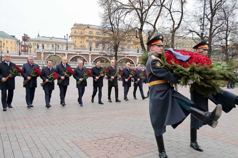 Володин и главы делегаций стран &mdash; членов ОДКБ возложили цветы к Могиле Неизвестного Солдата