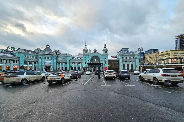 Минтранс предлагает увеличить время бесплатной парковки для многодетных в аэропортах