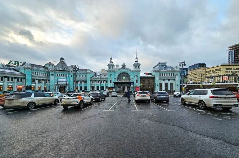 Минтранс предлагает увеличить время бесплатной парковки для многодетных в аэропортах