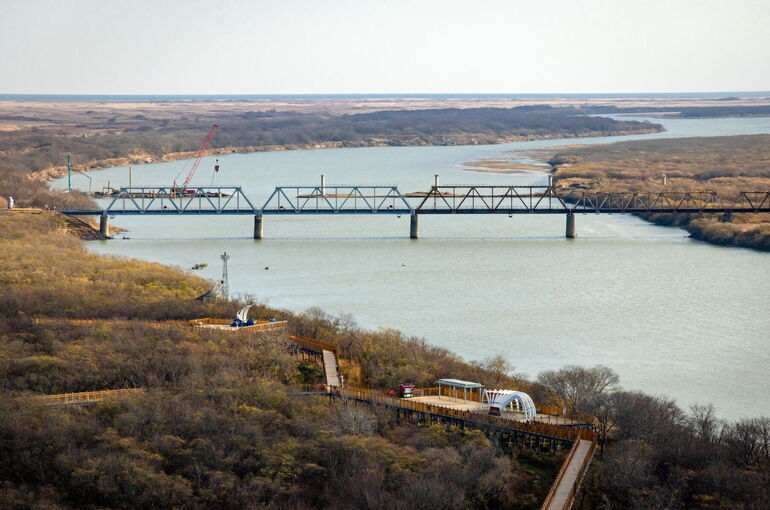 Автомобильный мост состыковали на границе РФ и КНДР