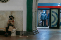 На центральном участке красной ветки метро Москвы остановили поезда