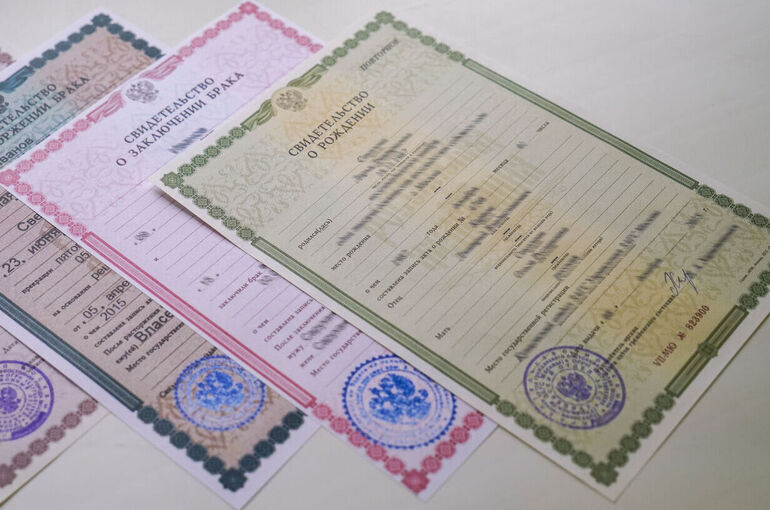 Детям до 14 лет предложили разрешить выезд в Беларусь по свидетельству о рождении