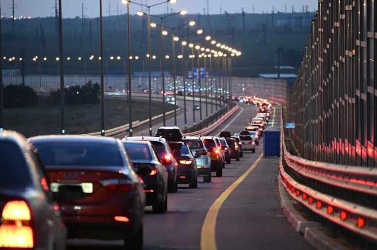Минтранс: Гибридным авто и электромобилям запрещен проезд по Крымскому мосту