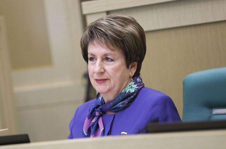 Сенатор Алтабаева объяснила интерес россиян к книгам о любви