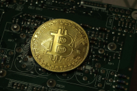 Евросоюз запретил операции с криптовалютой RUBx