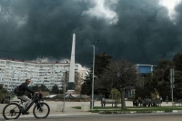 Площадь пожара на морском терминале в Туапсе сократилась еще вдвое