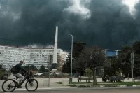 Площадь пожара на морском терминале в Туапсе сократилась еще вдвое
