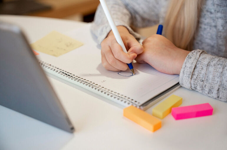 Музаев: Домашние задания теряют смысл из-за распространения ИИ