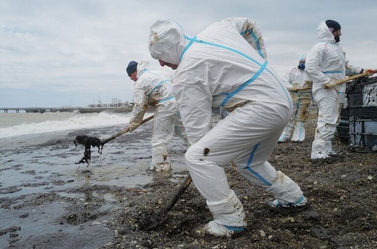 В Туапсе убрали более 2,5 тысячи кубометров загрязненного нефтью грунта
