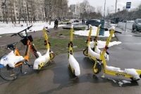 В Москве из-за снегопада временно отключили аренду самокатов и велосипедов