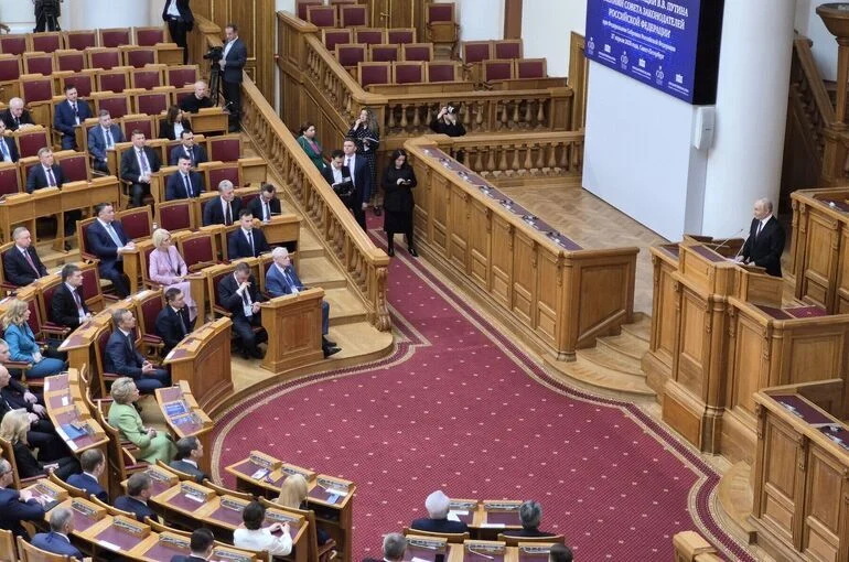 Путин напомнил о словах Солженицына, что власть — это не добыча, а тяжелое бремя