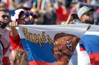 На футбол на самокате не проедешь, с беспилотником не пролетишь