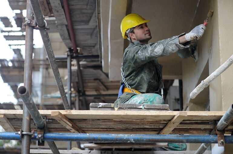 В Сибири не хватает строителей и водителей