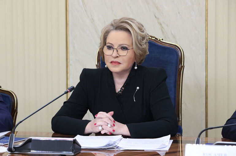 Матвиенко призвала разработать меры по снижению негативного влияния гаджетов на детей