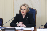 Матвиенко призвала разработать меры по снижению негативного влияния гаджетов на детей