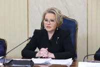 Матвиенко призвала разработать меры по снижению негативного влияния гаджетов на детей