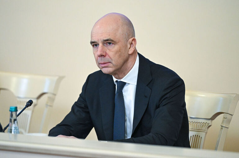 Глава Минфина посоветовал россиянам не держать деньги «под подушкой»
