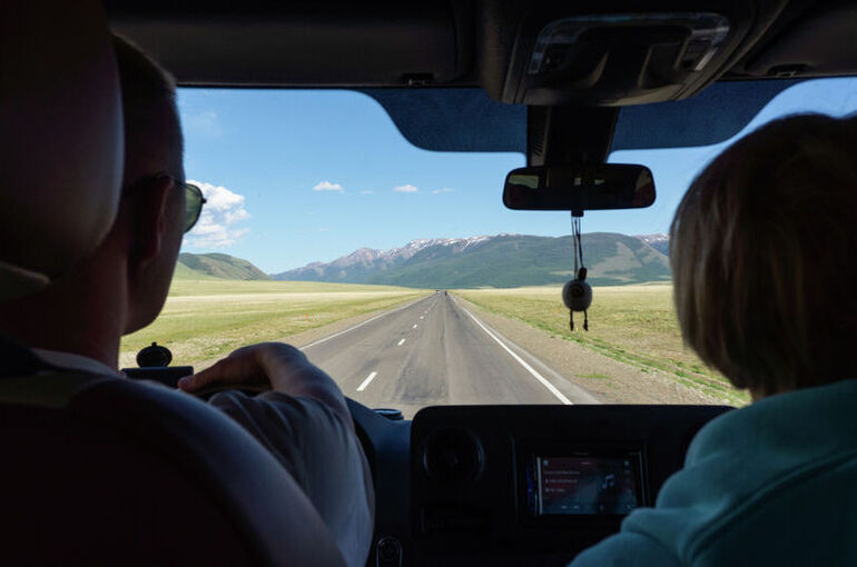 В Национальном автомобильном союзе назвали главные правила подготовки к дальней поездке на машине в майские праздники 
