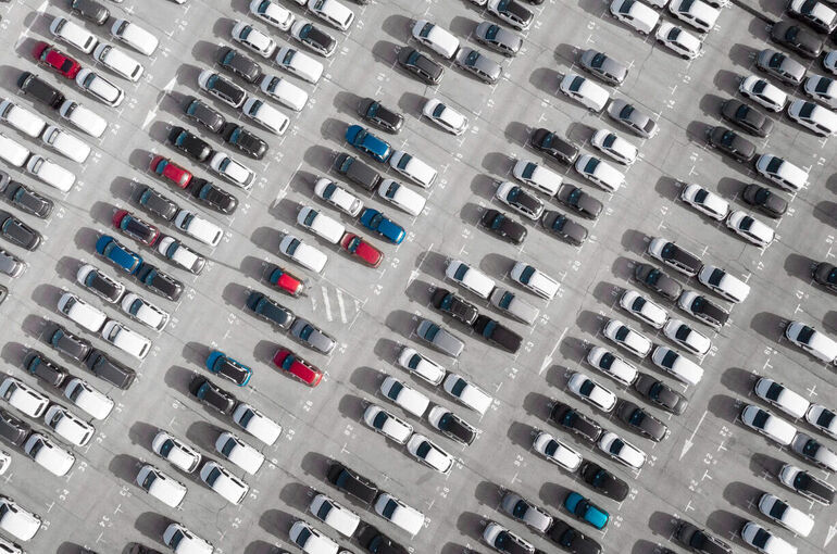 В Госдуму внесли законопроект о бесплатной парковке в выходные во всех регионах