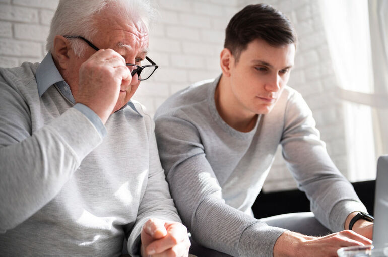 Россиянам рассказали, как защитить пожилых родственников от мошенников