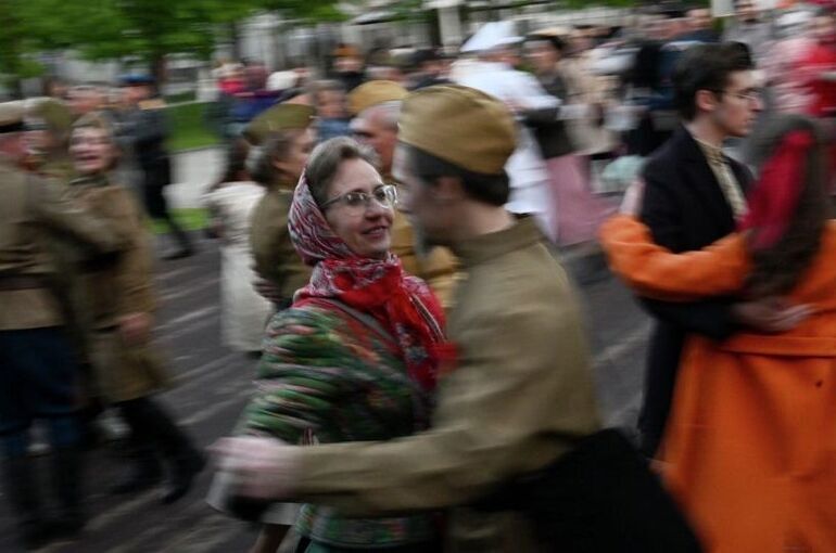 Песня «Эх, дороги» — оригинальный текст