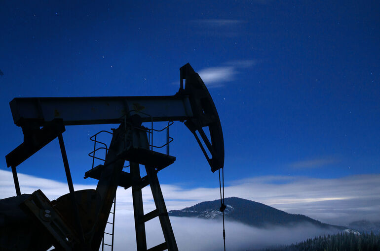 Семь стран ОПЕК+ договорились нарастить добычу нефти в июне